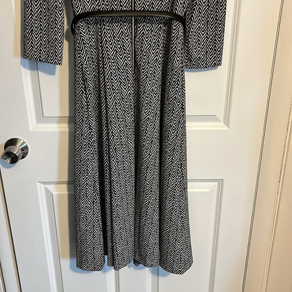 Calvin Klein NWOT longsleeves midi black and white dress. Women’s size 4 - Picture 5 of 6
